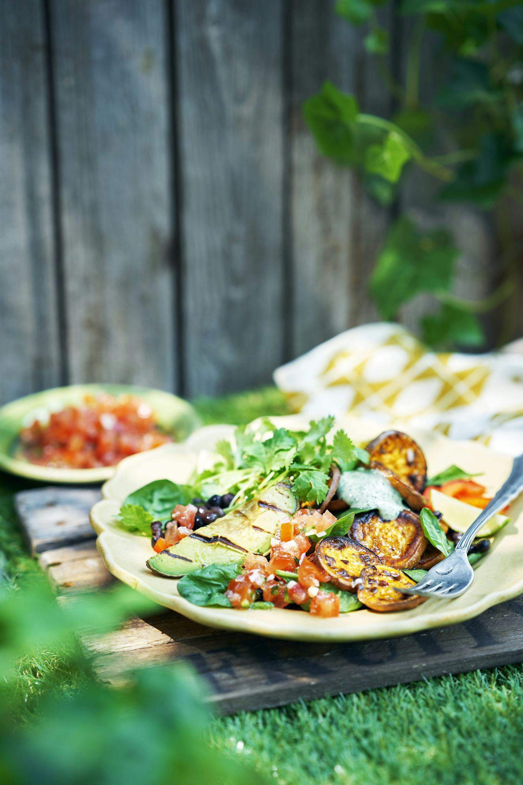 aom 1704120057 Avokado, søtpotet, salsa og koriandermajones